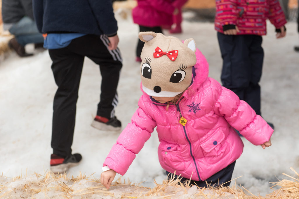 días de nieve 2020 niños jugando en la nieve