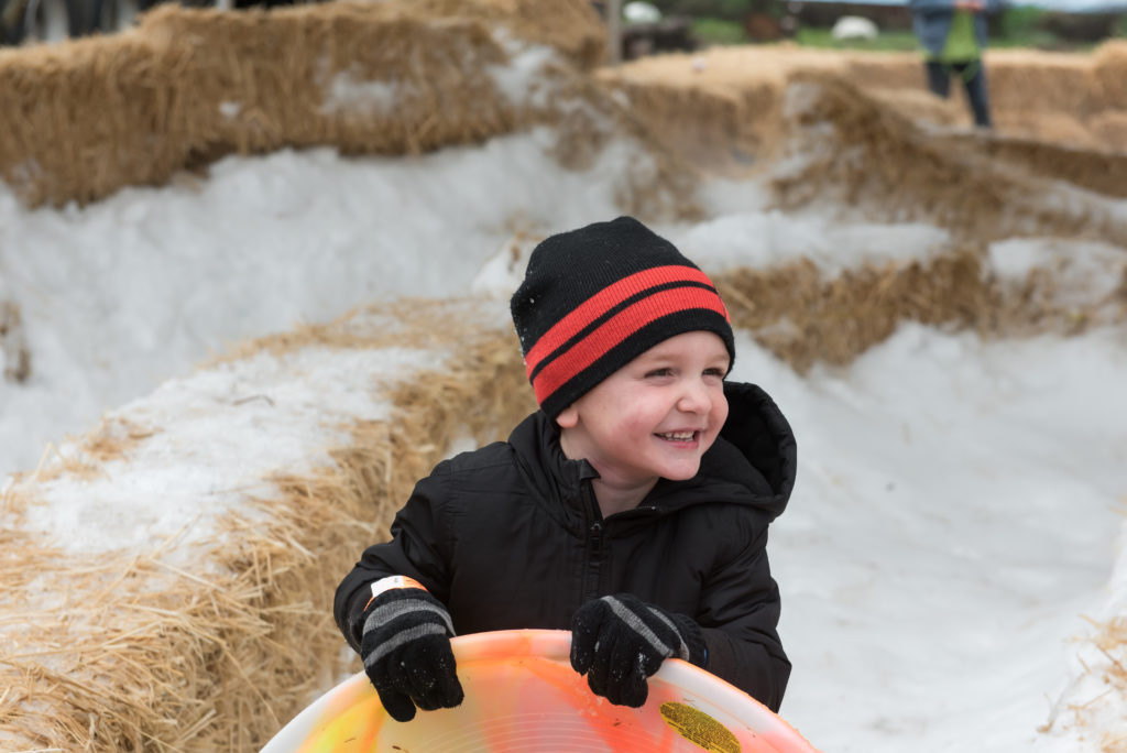 días de nieve 2020 niños jugando en la nieve