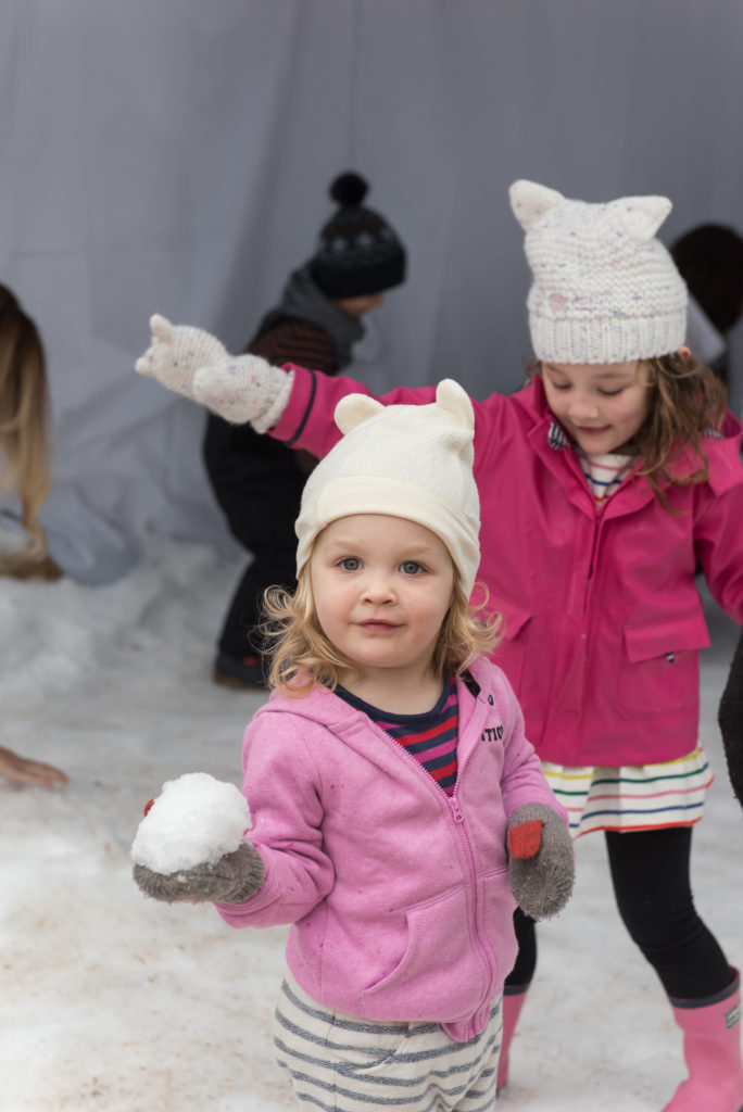 días de nieve 2020 niños jugando en la nieve