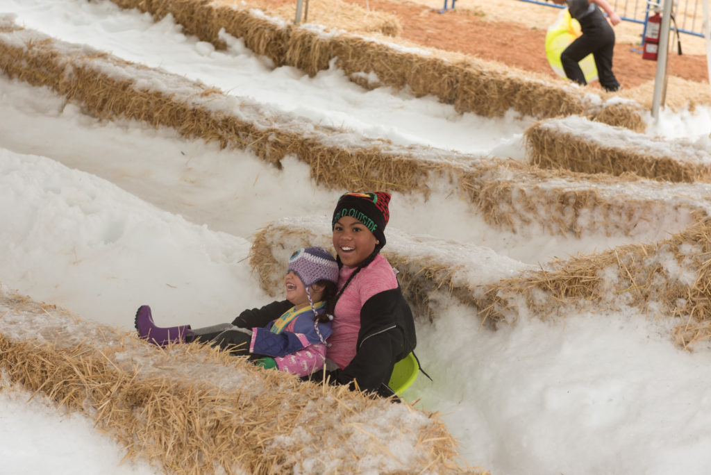 días de nieve 2020 niños jugando en la nieve