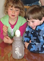 experimento del huevo en la botella