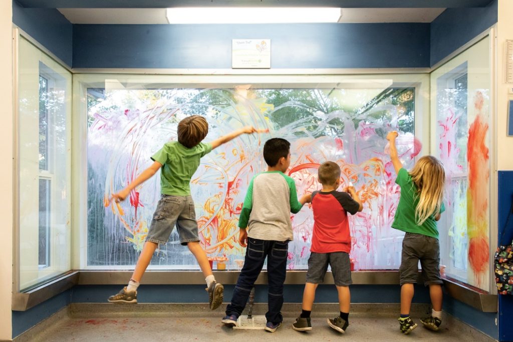 Pintura de ventanas en el CMOSC