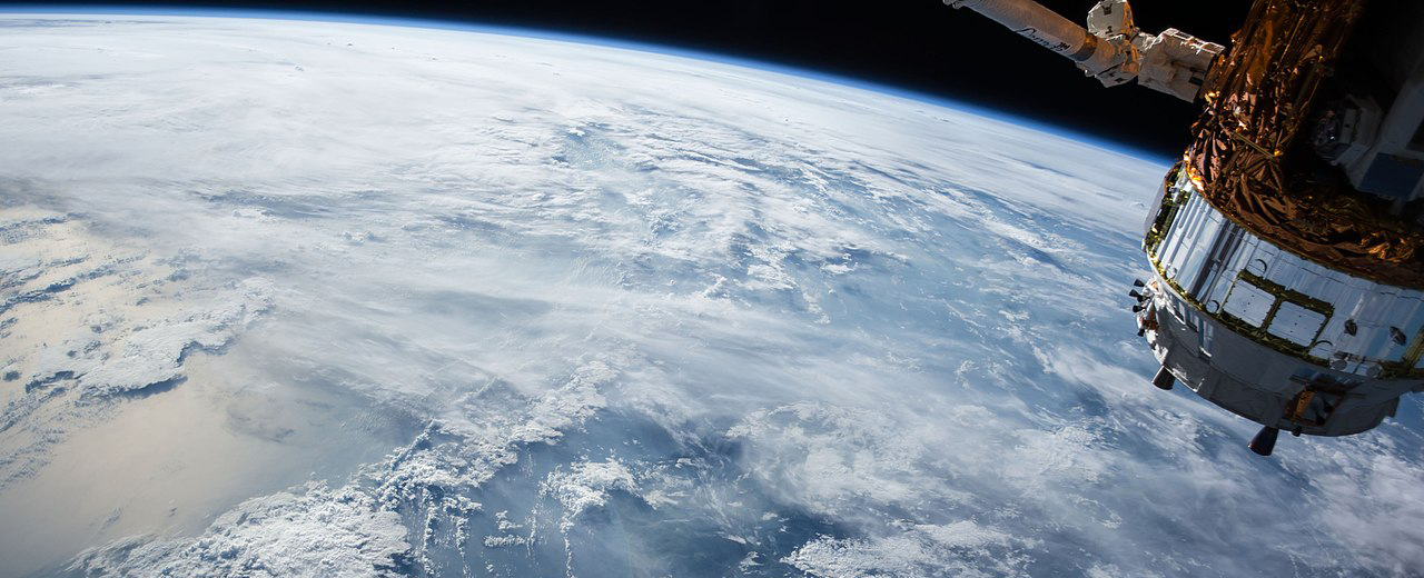 fotografía de la tierra tomada desde una órbita