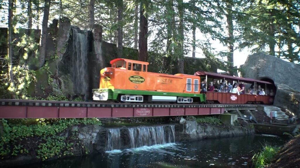 children and families riding the miniature train to TrainTown in Sonoma, CA