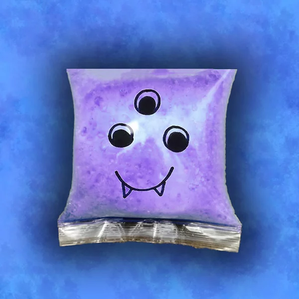 Bolsa de plástico Ziplock decorada como un monstruo para una actividad infantil de Halloween llamada Experimento Científico de la Bolsa del Monstruo