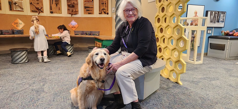 Los perros de terapia PALS en un evento sensorial en Santa Rosa en el Museo de los Niños del Condado de Sonoma